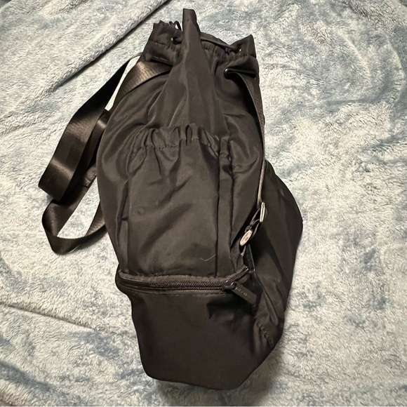 Beyond Yoga Black Minimalist Convertible Backpack – Gym to Work, OS - Picture 5 of 11